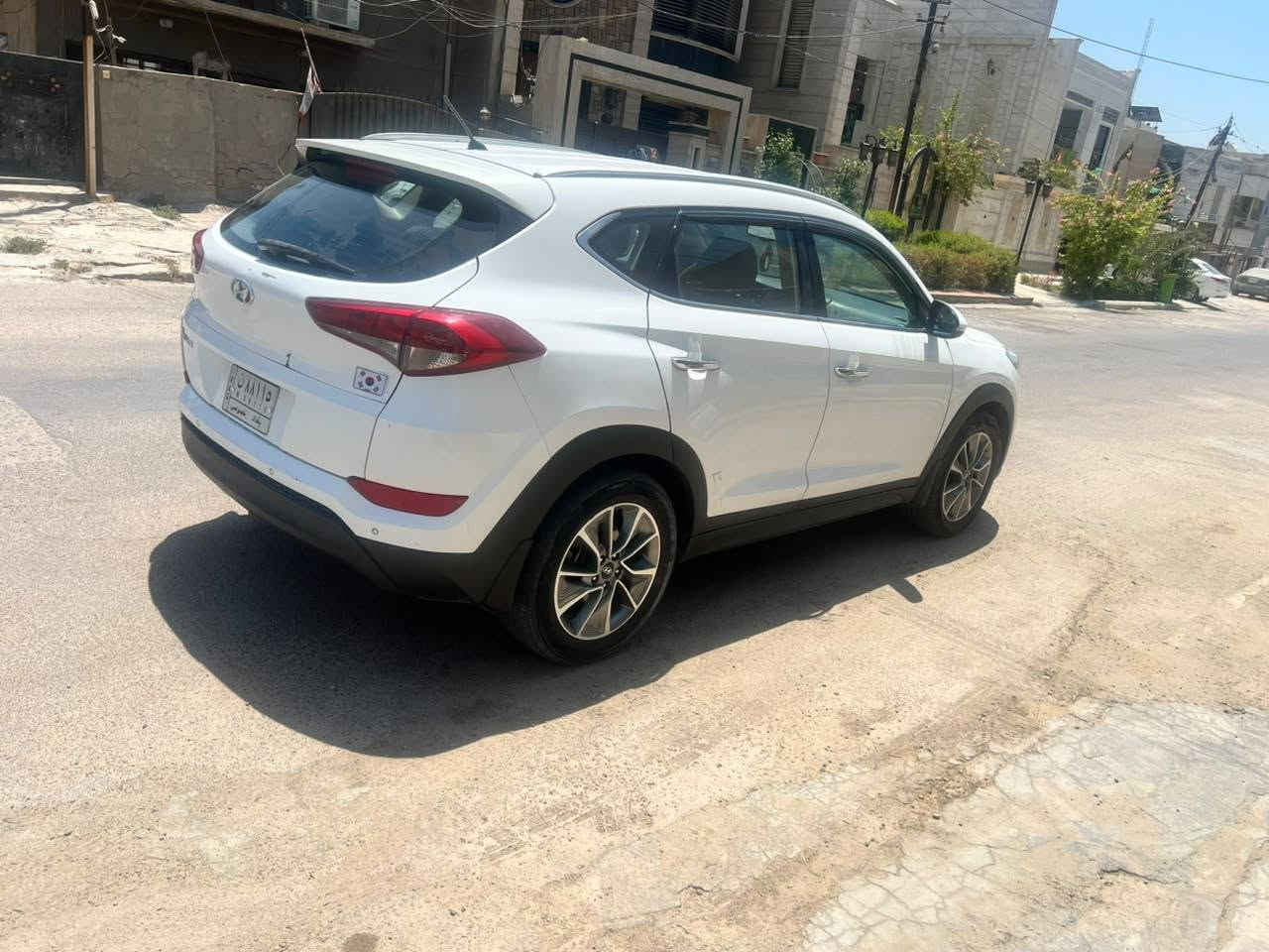 توسان موديل 2018 رقم بغداد خليجي بيها صبغ جاملغ وبنيد فقط بدون دواخل سعر 140 ورقه وبيها مجال مكان بغداد الاتصال *********** 
*********** بغداد, العراق
