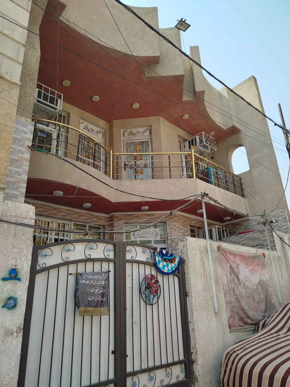 سلام عليكم 

بيت للبيع مدينة الصدر

 قطاع5 قريب على شارع الداخل

المساحة 144م بناء حديث 

البيت يحتوي على 6 غرف نوم وحمامين

للاستفسار ***********
