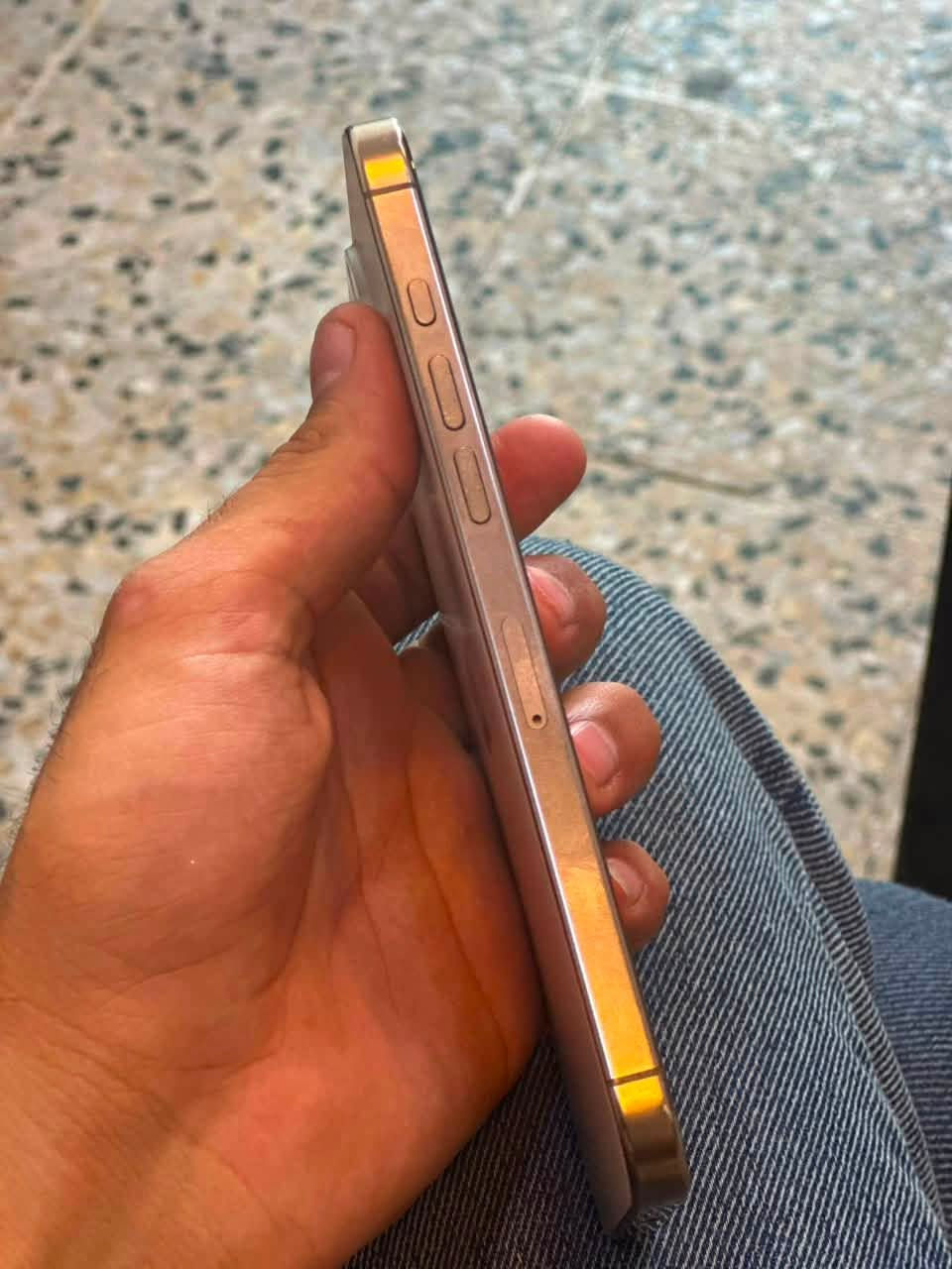 16 pro max 
دبل سيم
256 ذ 
بطاريه 91 
عدد دورات 725
Z/A
سعر 1250 الف وبي مجال 
فقط مبدل ضهر اصلي شركه
***********
