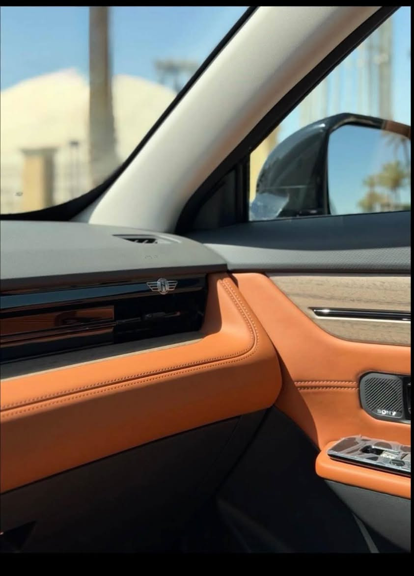 بنزين فقط سويست S06 1.6L PREMIUM
العداد: 10800 كيلو وقابل الزيده 

السيارة مشمولة بالضمان لشركة هارلم

مكفولة كفالة عامة

أعلى فئة

المواصفات:

• إطارات قياس 20 إنج

• فتحة سقف بانوراما 1.1 م

• شاشة عرض ترفيهية قياس 15.6 إنج

• شاشة عدادات رقمية قياس 10.25 إنج

• مقصورة الركاب من الجلد الفاخر

• مقعد السائق والراكب كهربائي

• مقاعد السائق والراكب مبردة

• كاميرات محيطية 540 درجة

• مثبت سرعة مع رادار تفاعلي

• نظام مراقبة النقطة العمياء

• نظام تحذير مغادرة المسار

• نظام المساعدة للبقاء في المسار

• نظام الكبح التلقائي في حالة الطوارئ

• نظام القيادة شبه الذاتية

• نظام الفرامل اليدوية الأوتوماتيكي Auto Hold

• نظام التحكم بنزول المنحدرات

• حساسات أمامية

• حساسات خلفية

• نظام التحذير من التصادم الأمامي والخلفي

• نظام أبل كار بلاي وأندرويد أوتو لاسلكي

• نظام صوتي متطور 8 سماعات من Sony

• بلوتوث / هاتف السيارة

• إضاءة محيطية لون أزرق

• إضاءة ترحيبية

• صندوق كهربائي

• المرايا الجانبية قابلة للطي كهربائياً ومدفئة

• مصابيح أمامية أوتوماتيكية LED مع مصابيح نهارية LED

• نظام التحكم الذكي بالإضاءة العالية

• نظام تنقية الهواء بالأيونات PM2.5

• فلتر تنقية الهواء (N95)

• دخول ذكي (بصمة)

• تشغيل عن بعد

• خاصية إغلاق الشبابيك وفتحة السقف عن بعد

• شاحن هاتف لاسلكي سريع

• ماسحات الزجاج الأمامي مع حساس للمطر

• مسند الذراع الوسطي مع ثلاجة

• وضعيات قيادة متعددة

• نظام مراقبة ضغط الإطارات

• وسائد هوائية أمامية وجانبية عدد 6

السعر190 وبي مجال بسيط

المكان: اربيل 

للاستفسار والاتصال: ***********

نص مكتوب في الصور:
- 1:27 LTE 100 94 1:11 iQ iQ