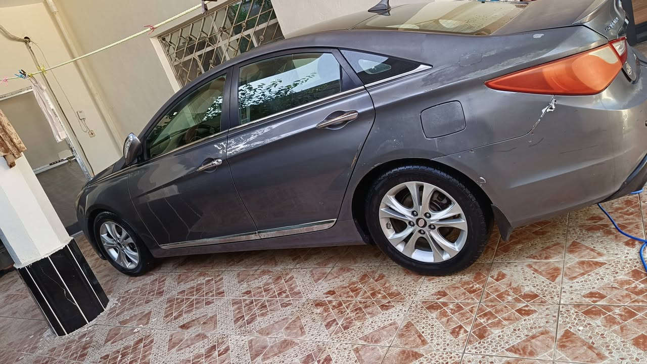 سوناتا 2011
رقم بغداد بسمي 
وراد امريكي 
فول مواصفات limited
محرك 2.4 Gdi لاتنقيص ولاتبخير 
كير جيد تبريد ثلج
عليها ادامة كاملة 
تخم تاير جديد 
صدر امامي خلفي جديد 
السيارة بيها ٣ قطع صبغ 
قبق الجنطة والجاملغات الخلفية
والتكم 
مكانها واسط الزبيدية 
السعر 86 وبيها مجال 
***********
