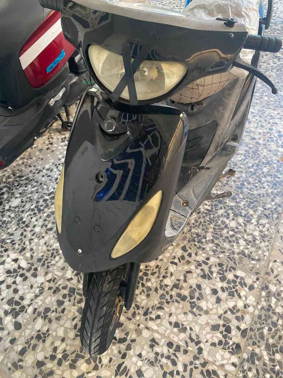 ماكس منغولي للبيع دراجه متروكه طافيه ماعرف شبيها كامله لدراجه عليها تايرات جدد السعر 250 لتفاصيل خاص او عل رقم***********
