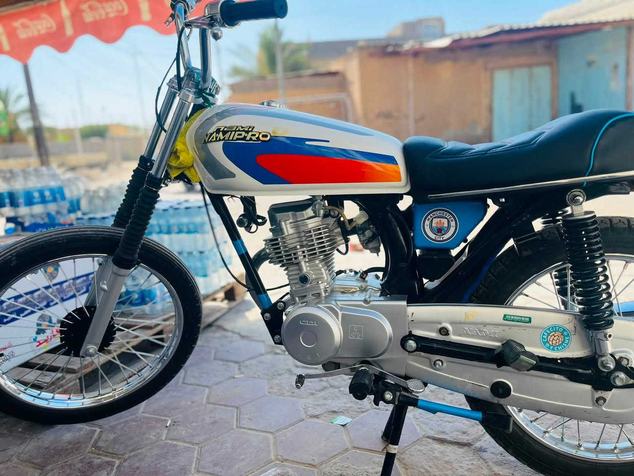 سلام عليكم
دراجه للبيع تعمير جديد 26 شاصي 26 وراق 
سعر 700 وبيها مجال حك الجيه 

 
***********

