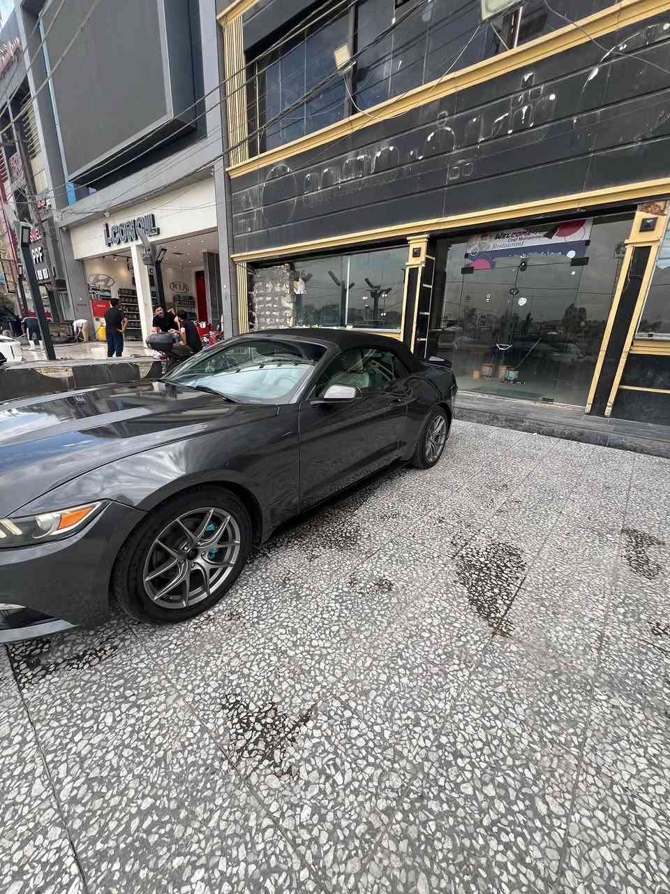 سلام عليكم
🚘 للبيع موستنك EcoBoost موديل 2017

🔹 الممشى: 125,000 
🔹 وارد أمريكا
🔹 كشف كامل
🔹 كشنات كهرباء + تبريد + تدفئة
🔹 شاشة كبيرة تدعم Apple CarPlay
🔹 السيارة عليها صدر جديد
🔹 الضربة  باب + جاملغ خلفي جهة الصدر
🔹 صبغ حزام على إيدي
🔹 متوفر تصوير للسيارة قبل الصبغ وبعده
🔹 السيارة على إيدي وجاهزة، وما بيها نقص

💰 السعر: 107$ 
💵 يوجد مجال بسيط للمشتري الجاد.

📍 المكان: بغداد – السيدية
📞 ***********
