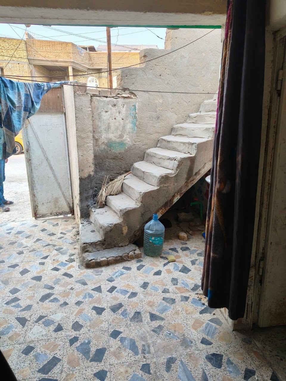 مكلف بلنشر بيت للايجار بلثوره بلسايدين غرفه وصاله ومطبخ وصحيات باقي تفاصيل خاص أو واتساب***********
