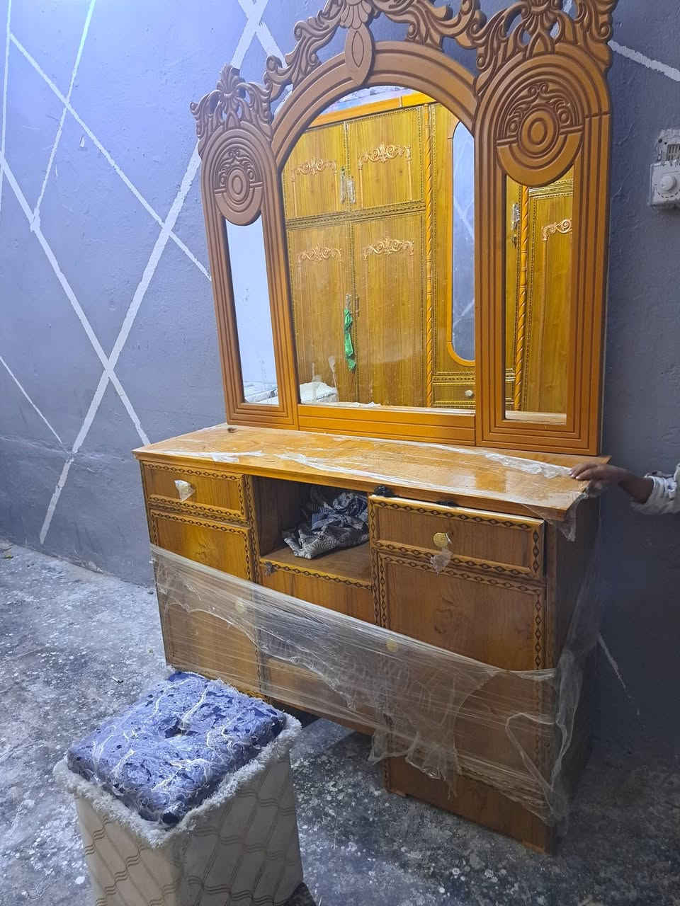 السلام عليكم غرفه البيع جديد بعده مامسدغدمه
صاج عراقي ثقيل مكاني كربلاء 
السعرمليون 400 وبيه مجال
***********
