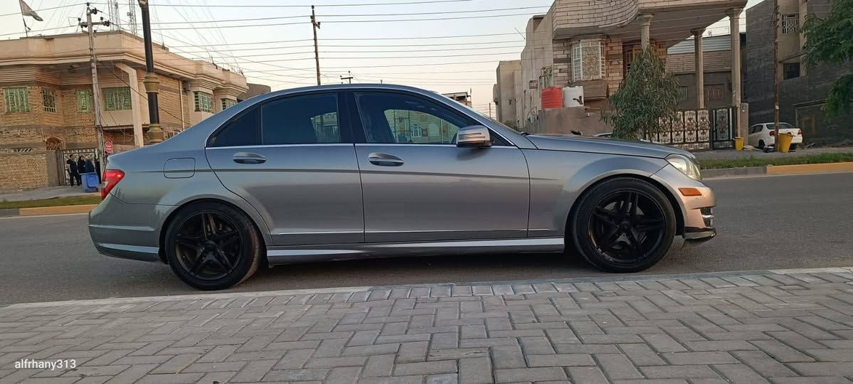 موديل 2012
مرسيدس c300
بيه باب وجاملق جه السايق
مكينه 6 استندر بلادي
ماشيه 130 الف
داخل اسود
بصرة باسمي تحويل ثاني يوم
سعر 95
‎***********
ابو حسن

نص مكتوب في الصور:
- alfrhany313