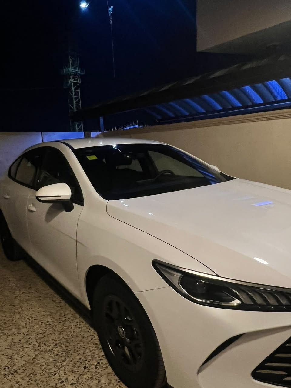 للبيع كن بلاص ماشية 2000 بحالة الوكالة كفالة من كولشي وحتئ الرصعة كامل ملحقاتهة بصمة كارت من كولشي . السعر  20.700 وبيه مجال بسيط  شراي تشلع عيوني .السيارة زيرو.***********
