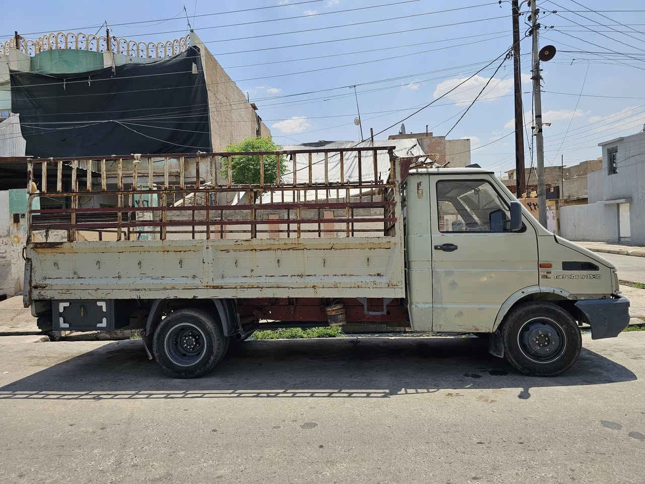 مكلف بالنشر  ... مكلف بالنشر  .
سلام عليكم 

دانيا للبيع نوع افيكو موديل ١٩٩٢ كير ومحرك تايوتا مال كوستر رقم نينوى مسطره حصة كاز بيها بودي طول ٤ متر وعرض ٢ متر .

سعر السياره 45$ وبيها مجال بالسعر 

للاستفسار الاتصال على الرقم التالي

***********
