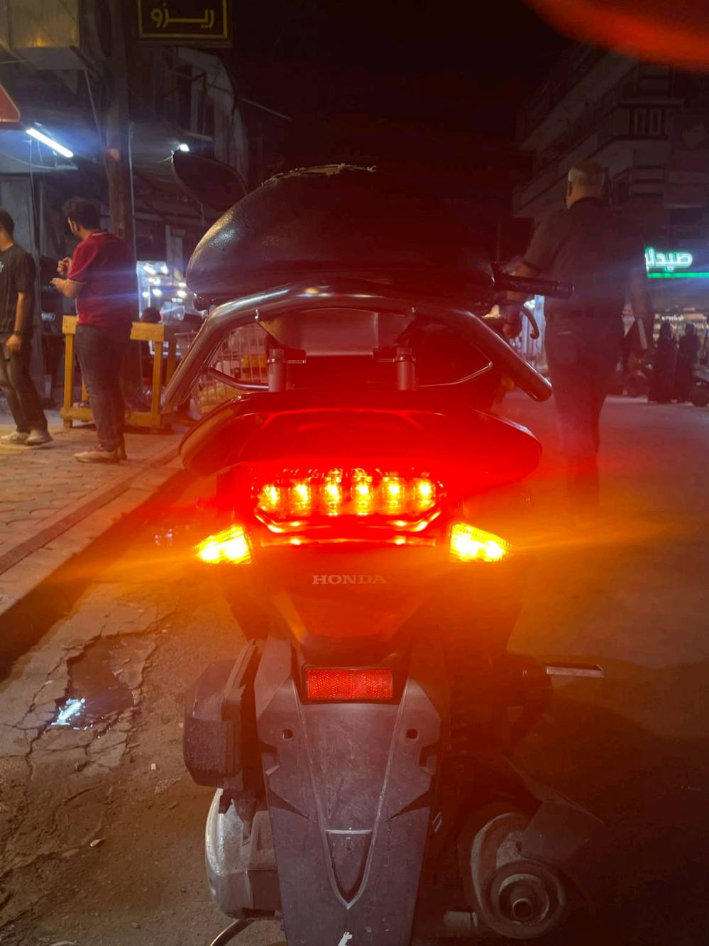 للبيع بي سي اكس pcx جيل ثاني ياباني GF جي اف اعلى فئه ياباني لون احمر ماروني 
ماشيه 40.000 اربعين ألف 
كلجات نضيفه 
نوزل نضيف 
تايرات امامي خلفي نظيفه جدد 
الدراجه برغي مامبدل بيها 
على وضع شركه 
مكينه كفاله كفاله كفاله 
يحتاج الها غسله فقط 
عنوان بغداد الكرخ الثالثه الحريه السلام 
السعر المطلوب 14 وبيها مجال 
***********