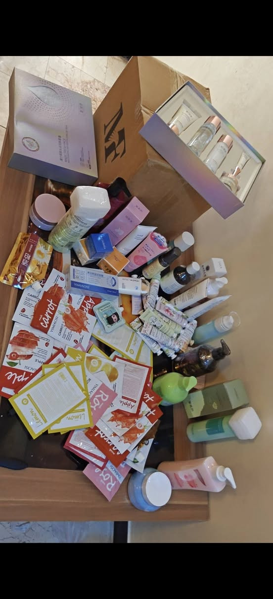 حياكم الله اهالي الناصرية تاج الراس الي يريد يفتح مشروع انطيك كارتون منتجات عناية كورية اصلية اصلية واكسباير ينتهي 2028 شرط تجي تفتح الكارتون الا تشيلة مثل ما موجود بصور رفقتهن الكم بلمنشور سعر الكارتون ٥٥ الف تجي تاخذ من البيت مكاني ناصرية قضاء الشطرة وانطيكم الكارتون جملة الجملة بية هواي مواد تطلع علية القطعة الف دينار او اقل كل كارتون يجي بية بكج بس البكج اذا تبيعة بخمسة وعشرين الف وغير باقي مواد العناية للتواصل عبر واتساب /***********/
