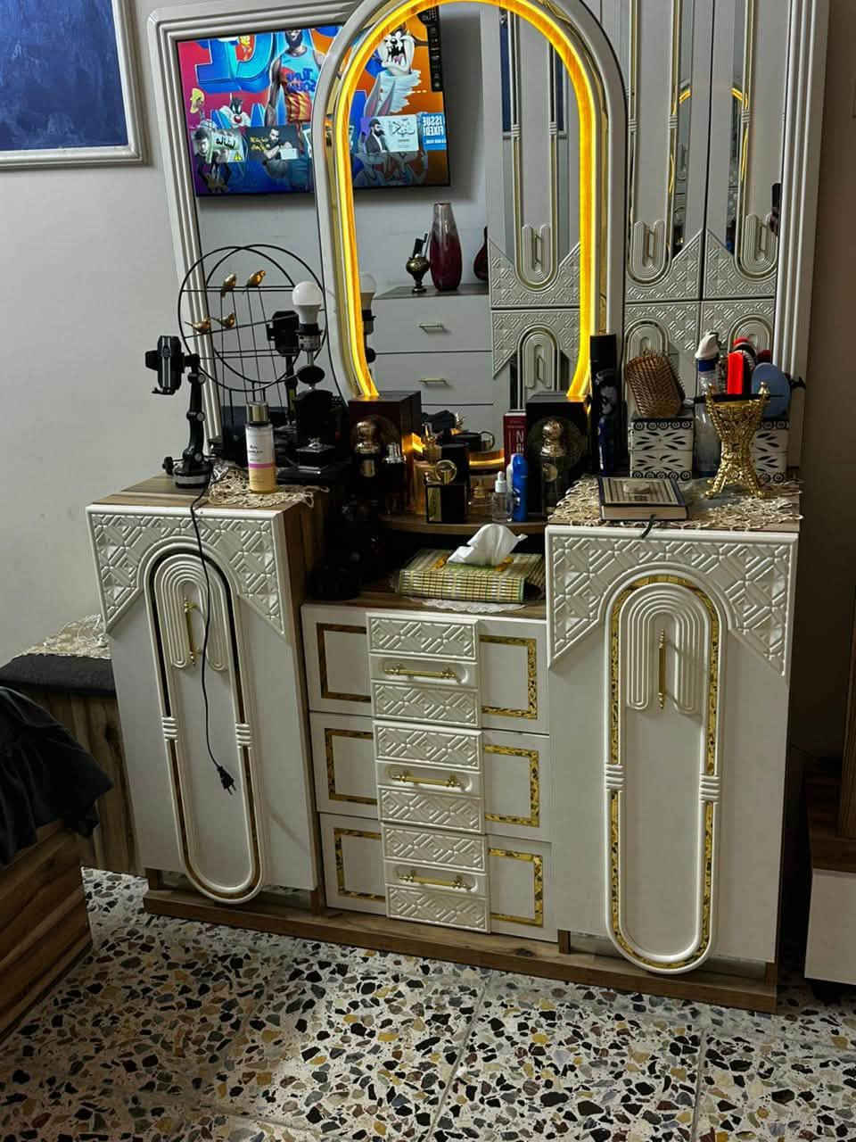 غرفه نضيفه 100‎%‎ زلغ واحد مبيها  9قطع بمليون ونص مكاني مدينه الصدر ***********
