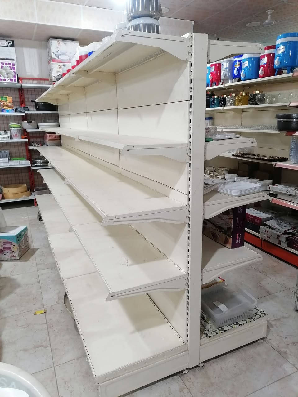 ڕەفەی ناوە راست تورکی دەرەجە یەک زور جوان ماوەتەوە 5 قاتە 12 مەترە نرخێ یەک مەتری 70 دولارە *********** لەسلێمانیە السليمانية, العراق
