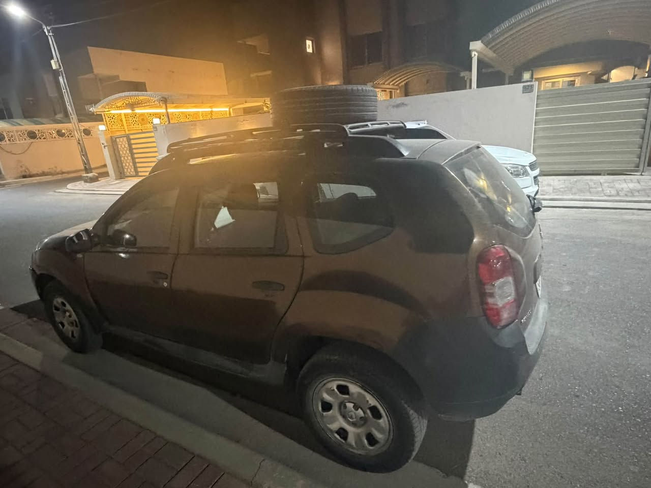 سياره رينو داستر للبيع بيها منضومه غاز لونها جوزي السياره استخدام بيت موديل ٢٠١٦ ماشيه ١٢٠٠٠٠ و عليها كت كامل يجي ويه السياره للاستفسار *********** واتساب او اتصال عادي السعر ٨٣ ورقه و بيها مجال مكاني بغداد

نص مكتوب في الصور:
- iQ iQ CARS