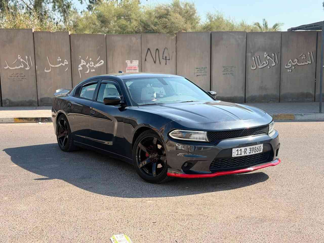 السلام عليكم   للبيع
جارجر موديل 2017  V6 
رقم بغداد بسمي 
وارد امريكي 
حادث دعاميه خلفيه فقط 
بدون ايرباك 
مكفوله من الصبغ والشواصي واللغود 
كير محرك كفاله 
حداديه جديده 
تبريد ثلج 
تخم ويل نجمه خسفه قويه وتخم تاير جديد
مواصفات عاديه المعروفه
السياره مسويله دوشمه كامله 
عليه دركه كاربون فايبر الياف حقيقي rpm
عليه سستم سماعات و دمام 
والسياره خير من الله 
عنوان السياره بغداد الشعب 
السعر : 175و بيه مجال كلشش بسيط
الرقم  ***********
