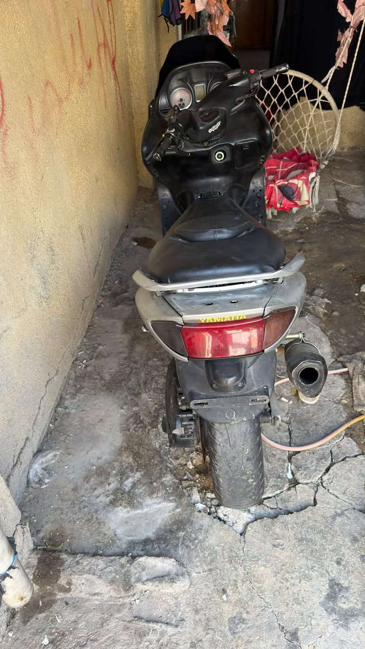 السلام عليكم
Tmax 2008

دراجه كامله مكمله بس نوزل شويه تعبان

رايده ب15$ 

تجي تاخده من باب بيت وتفحص على راحتك
