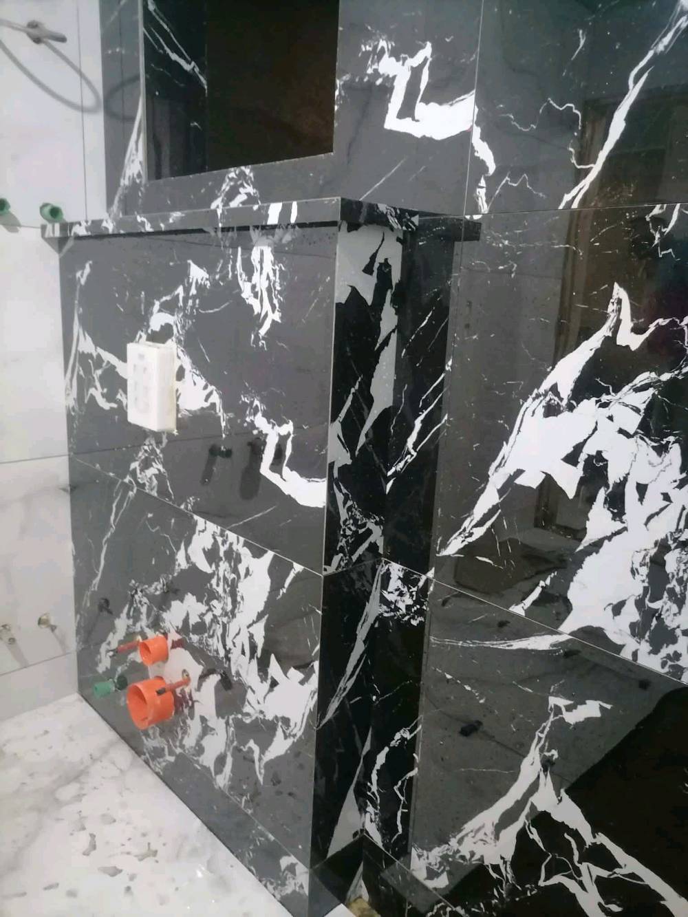 خلفه مصري سيراميك بورسلين بايات جداري وارضيه شغل درجه اولي متواجد في بغداد***********