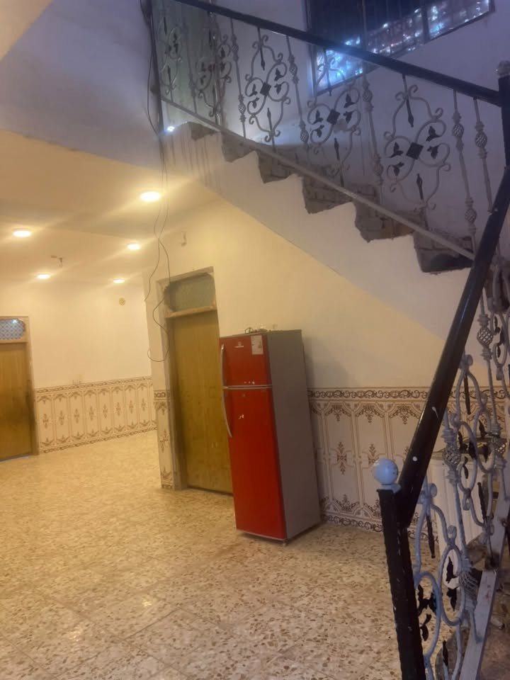 الدار للبيع المساحه 570 متر البناء 360 والحديقة

210 متر  2 غرف نوم 4*5 +غرفه نوم 6*4+صاله 8/5 *4 +مطبخ 5*4 + صحيات  ——— +استقبال 4* 12  +  طارمه 5*4 الاستفسار 

مع كافه الخدمات مدارس كهرباء وطني مولده شارع  أبي ماء    *********** ——— *********** شارع كربلاء نجف يبعد عن الشارع العام 300 متر طريق ياعلي مشمول ب قرار 320
