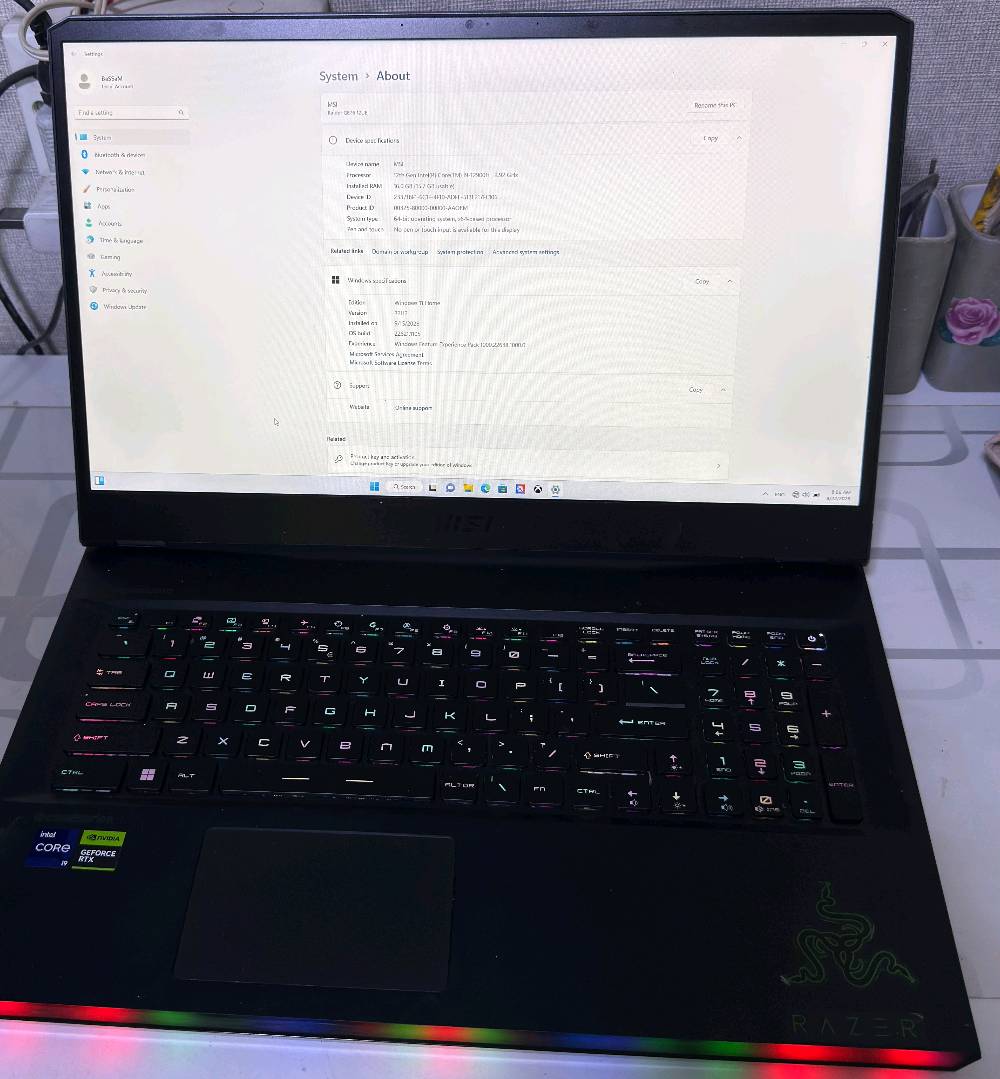 MSI RAIDER GE76 12UEغنية عن التعريف اعلى فئة  
Full HD 17.3 شاشة
CPU intal core i9 - 1200h 
RTX 3060 6g 140 w
RAM 16 قابل للزيادة 
Storage 1 TB
Key board SteelSeries معروف بالالعاب
دبل مروحة و تحكم بالاضاءة