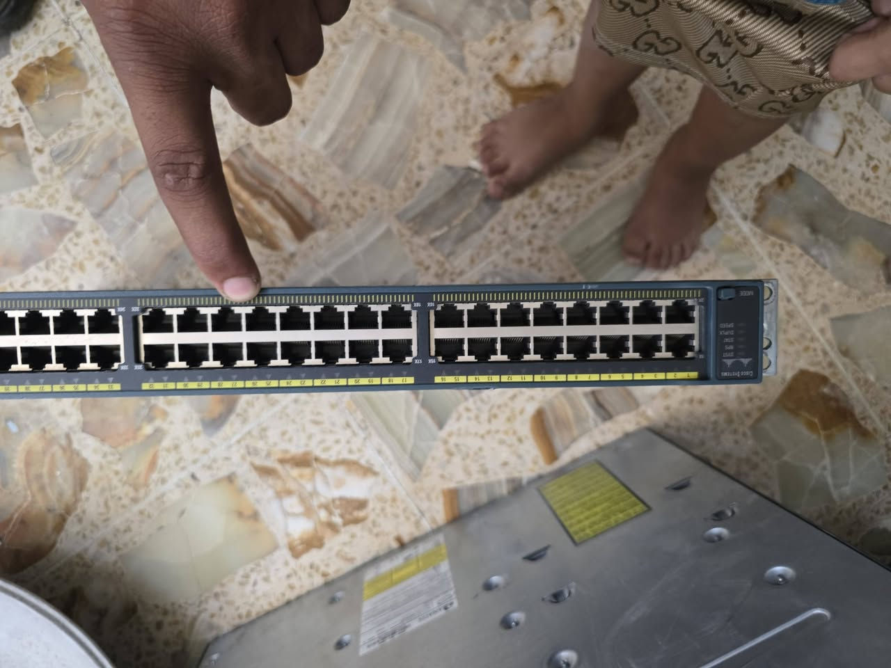 السلام عليكم غراض انترنت مستعملة للبيع
سكترات 120 ubnt ب ٥٥
دشات 30 ب ٧٥
دش 30 ubnt ب ٥٠
دش هايبر ٣١ ب ٥٠
٩١٢ ب ٤٥
اومني مع ٩١٢
سكترات تيتانيوم ٢.٤ مع روكت ٢.٤
5009 1009 مني 
1009 بلص
1036 
سيسكو ١٠ كيكا
سيسكو كله كيكا
سيسكو بورتين كيكا 
هبات ١٠٠
محولات ميموسا 56V
محولات ايرفايبر 50V
راك  ٦ يونت
باتش بنل 24
باتش بنل ١٦
باتش بنل ٨ 
Asr1100
Hp 48G
Hp server
Hard Ssd
جمبر sfp 100G
جمبر sfp 40G
جمبر sfp 10G
بور سبلاي بدالة 48V
عاكسة مكزما 850
عاكسة مكزما 1500
عاكسة فاربر 800
سويجات POE 48V

محولات اصليه 
اسفبيات ١٠ كيكا وعندي كيكا
يوجد توصيل كافة المحافظات 
***********
