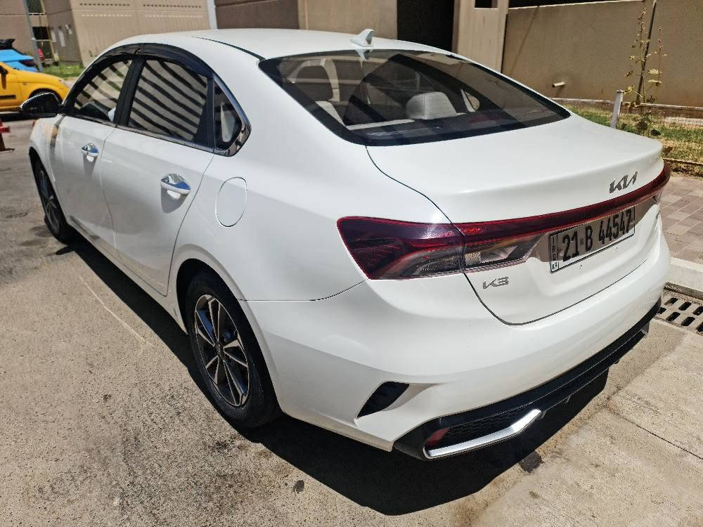 Kia k3 2022 
كفالة عامة من الصبغ، الضربة، والتبديل ما عدا ( بيها فقط دحجة بسيطة بهلال الجاملغ الامامي جهة السايق ومصلحها كما موضح في الصور ) .

الوضعية: السيارة بحالة الشركة، جديدة وماتحتاج مصروف نهائياً (ما عايزة ألف دينار).

الحدادية: 100% وكالة.

التايرات: طقم جديد.

المحرك والمواصفات الميكانيكية : -

المحرك: 1.5 دوش (دبل نوزل).

التبريد: قطعتين (تبريد شاشة) + ثلج ما شاء الله.

المواصفات والكماليات (فئة الفول).

بصمة تشغيل وأبواب.

فتحة سقف.

ماشية 38 الف حقيقي 

كاميرا محيطية.

سايد بريك كهربائي.

خاصية الأوتو هولد (Auto Hold).

(أشاير مري).

اشاير لكزز متحركه .. فقط بل 2022 تجي.

الكشنات جلد

السعر: ( 132 ) مجال بسيط جدا.

مكاني بغداد / مجمع بسماية السكني 

تريد تحويل مباشر أو وكالة يمك.

للاتصال ( ***********). المدائن, بابل
