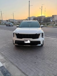 سورنتو ٢٠٢٥ • ٦ سلندر • ماشي ٢٠ الف
