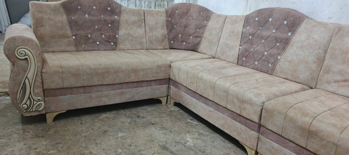 ديوان تركي مستعمل نضيف 7متر 5قطع فصال حديث بسعر 190وبي مجال بسيط عنوان موصل القادسيه الاولى سيادين حديد قرب تيم ماركت للتواصل عل ارقام التاليه: 
*********** (حمزه الاغا) واتس
*********** (يوسف الزهيري) واتس 
⭕ مستعدون لشراء الاثاث المستعمل بكافه انواعه
