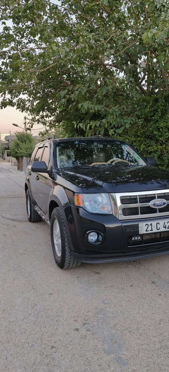 فۆرد ئیسکەیپ مۆدێل2011
ئەمەریکی زۆر بەهێزوو بئ مەسرەف 
مواسەفات xlt
ناوزەرد
کوشن کارەبا
ئاوێنە کارەبا
ئاوێنە دژە فول
تەعدید سورعە 
جام ئۆتۆ دژەخۆر
دەبڵ ئەکسل
دووگمەی تراکشن
دوگمەی لێژی خلیسک
لایت ئۆتۆ
لایت زینۆن
بلاجیکتۆر 
توڵی سەقف 
بەشەرتی گێڕوو مەکینە
تەبرید ساردووگەرم بەشەرت 
چوار تایەیی لۆک لۆکی لەژێرە
سەنەوی تا 2028تازەیە

***********
***********
