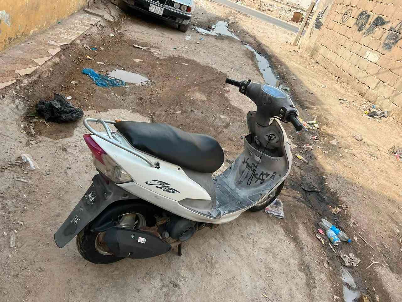 سلام عليكم دراجه ماكس منغولي وكاله ما بيها اي نقص كلها شغاله انضف من الصوره جديده سعرها ٧٠٠ وبيها مجال حق الجيه بلاديه ٤٩ مكيناتها بلادي مكاني حله حي الشاوي الرقم ***********
