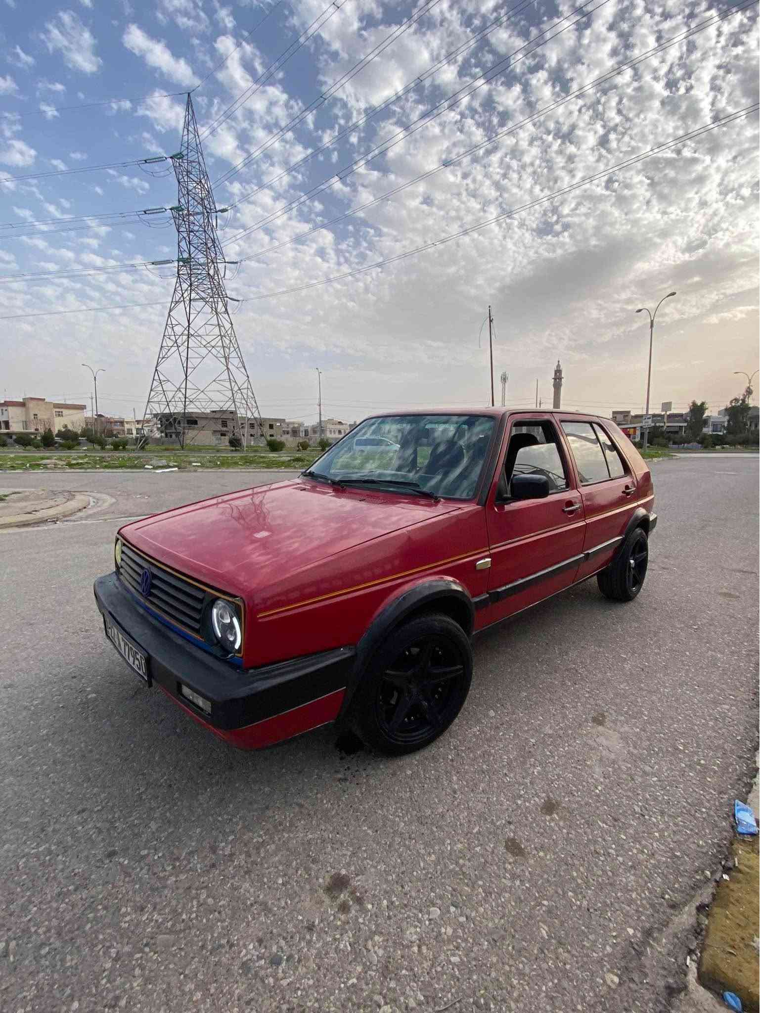 Slaw 
كولف 1990 مةكينه جوار بستن كير عادي 
سيارةكة زور خةوينه سبوغ عامه بو جواني 
سيارةكة زور جوانه و سبورته سعري 33مجالى كةم 

كولف موديل ١٩٩٠ مكينه اربع سلندر كير عادي بلادي 
سيارة كلش حلوه ورياضيه سعر 33 مجال قليل 
*********** أربيل, العراق
