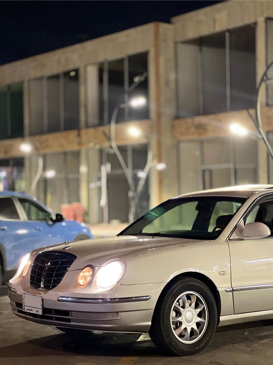 سلام عليكم 
ماشاءالله تبارك الله…
✅ كيا اورس خليجي للبيع 
ممشاها 136 الف حقيقي
 السيارة Vip فول اعلى فئة رويال اصل
فتحة سقف
تحكم بقياس المقود كهرباء  
نظام ESP مانع انزلاق 
8 ايرباك بردات خلفية وجانبية بلاد
كراسي كهرياء مع ميموري 
خزن وضعيات الجلوس 
تدفئة كراسي كروس مثبت سرعة
تبريد قطعتين ثلج بيانو دبل فان 
سستم صوت Infinity بلادي مع دمام
صوت جدا نقي وعالي 
كمبيوتر خلفي للتحكم بلصوت والتبريد
بردة خلفية كهرباء
مري شفط مع نزول المري عند الرجوع 
سنسرات امامي وخلفي 
٤ جامات اوتو
نظام ترحيب Access بلادي 
الجام طبقتين دبل اضاءة ترحيب محيطية 
عداد لكزز ليزري بلادي
 ثلاجة مع دبل حافضة
نظام Anti-pinch مساعد طرق وعرة
سنتر لوك ذكي دبل كزوز 
حساس اطارات
هيتر بالجامة الخلفية يمنع الضباب
منضومة زنون بلادي نهار لايت دبل ناصي 
اشاير لد ويل ١٧ تحكم استيرن 
شرط الفحص سيارة لوك شرط تراي الزيرو محرك وكير جدد بيها شلعة ومعدل تشك الكاع محرك V6 3500 🚀 شرط تراي ٢٠٠ 
صاروخ السيارة محرك وكير مكفولات تبريد السيارة قطعتين امامي خلفي ثلج تبريدها حدادية امامية خلفية كله جديد حدادية كلها مبدل جديد سيارة ترايها يخبل نعومة وفخامة وعزل نفس الالماني ب الضبط كهربائياتها ومواصفاتها كلشي شغال سيارة اخت الزيرو سياقتها تخبل ترايك وين ميعجبك شرط مابيها اي نقص تخم تاير جديد مداور ثاني يوم باي محافظة سيارة مكفولة من الضربة شرط السونار وقطرة صبغ مابيها سابقاً اخذتها مكفولة صبغتها عام على ايدي صبغ درجة اولى هنا ب النجف اثر جراد فقط شرط السونار سيارة بدون اي نقص مداور ثاني يوم مكانها ب النجف سعرها 75 وبيها مجال بسيط للشراي تحياتي واسف ع الاطالة
***********
