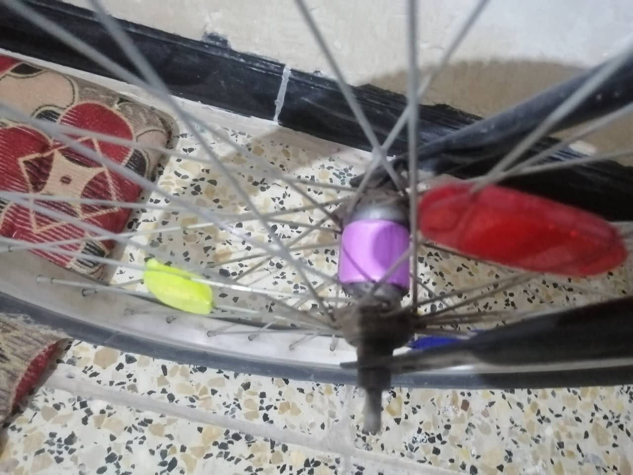 السلام عليكم باسكل للبيع بطه حجم 20 بايسكل جديد وياله وسرج نضيف كلش بس ينغسل ويه جاملغ كدام وبريك كدام ودينمو مابي نقق كامل گبل للشارع السعر 75 وبي مجال للطيبين ادخل خاص وبيك خير ودلل خاص موجود  للتوصل *********** بي واتساب
