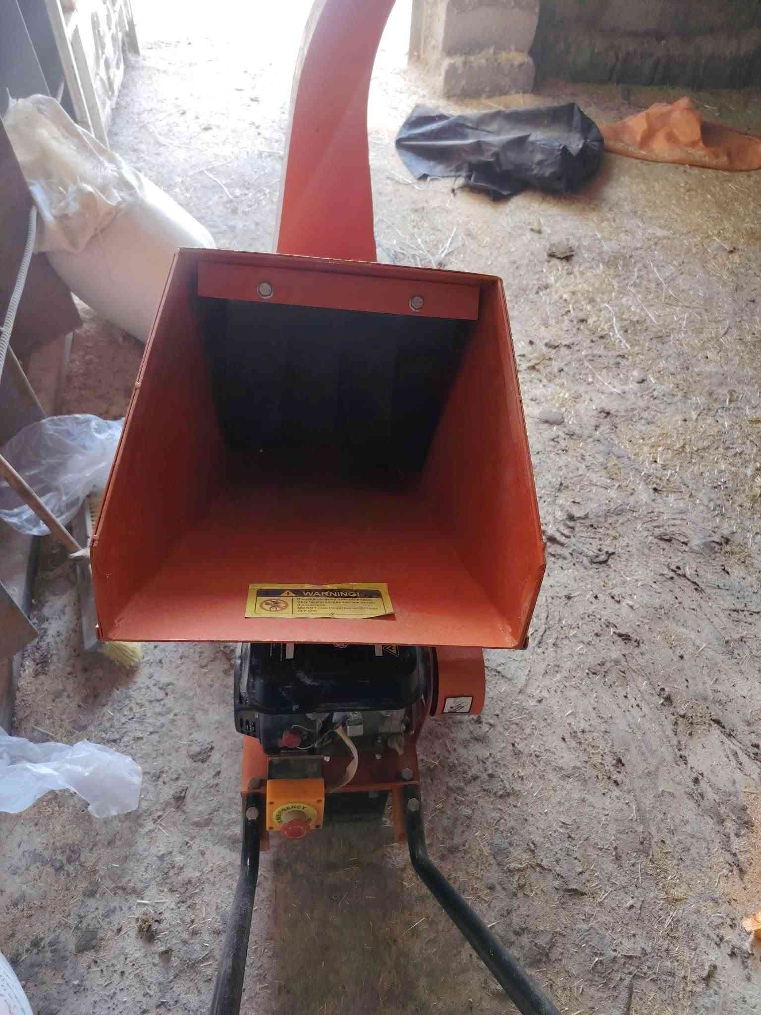 السلام عليكم مكينه ثرم حشيش سعف تبن 🌴
لمكينه جديده ممشغله ١٣حصان بانزين 🐴
كامله هيه والعده 🤷‍♂️
مكاني الحديد  سعر المكينه ٦٥٠
***********
