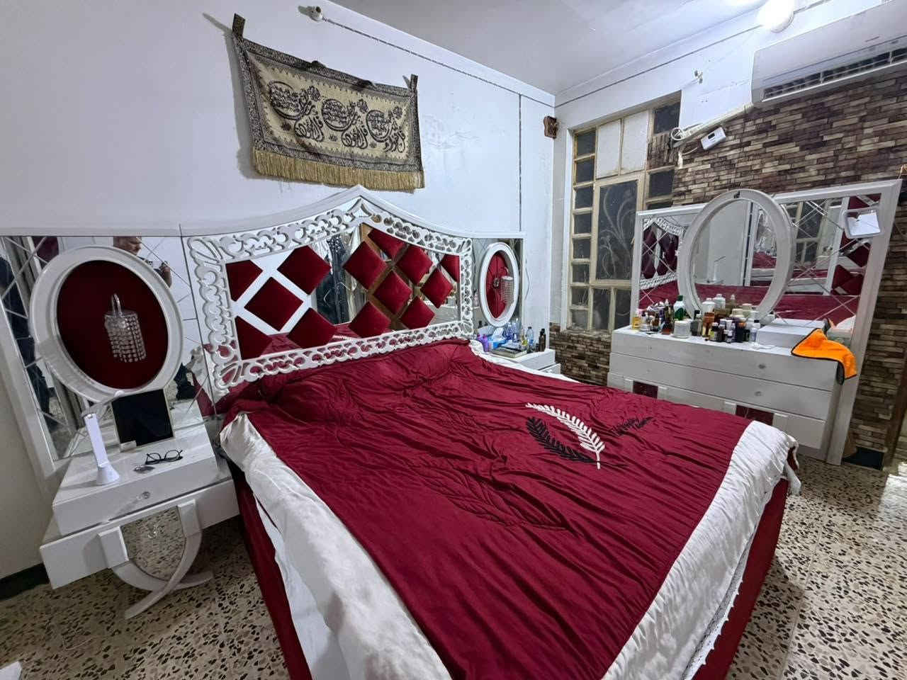 غرفة احشاب تركيا كلش نضيفه وكامله مكاني حي المهندسين السعر 500 وبيه مجال ***********
