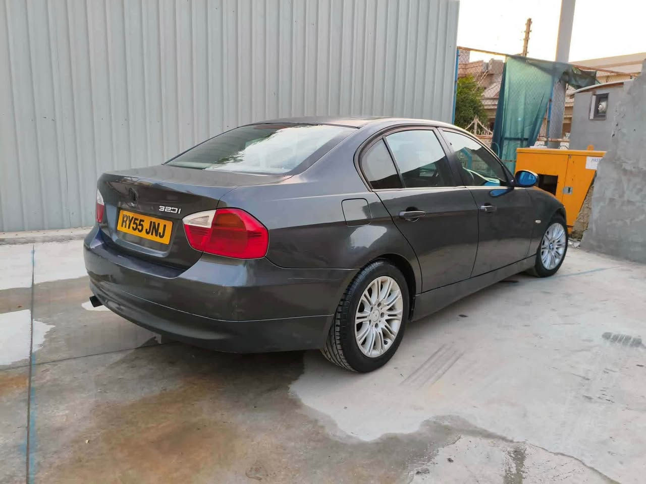 ئەوروپی سوکان عەکس BMW e90 مۆدێل 2005چوارپستۆنی بەنزین  شەش گێر.  بەسمە .  تەبریت کارەبای گێچ هەموی ئیش دەکات .   . بەنزین کەم دەخوات  سعری 35  و مەعمەلە گۆڕینەوەش دەکەم بەسایەرەیک بە دڵم بێت . تکایە ئەگەر مشتەری نیت نامە مەنێرە 
*********** دخان, السليمانية

