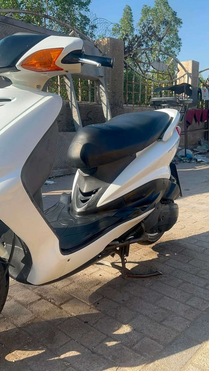 سكنس نثيه ياباني كابريتر دراجه خير من الله جديده صارلها شهرين من نازله رمبه خرسه برغي مامفتوح بيها كفراتها كلها بلاديه نظيفات شخط مابيهن بيها زنون اصلي 
الدراجه كلها ع وضع البلاد بعدها جديده غير هذا الحجي اخسرلك كروتك مكاني بغداد مدينه 
ممتواجد فيس بس واتساب
***********
