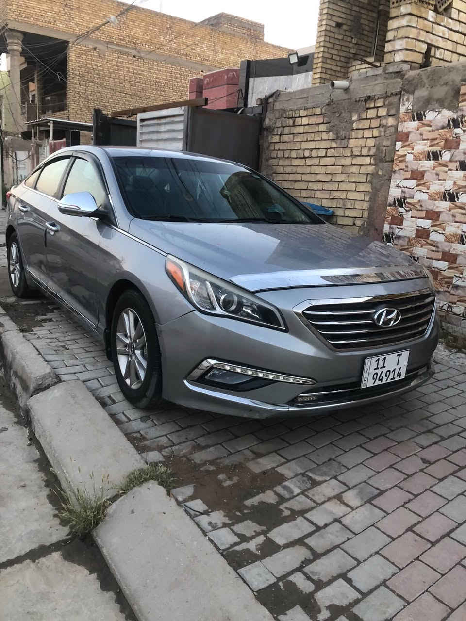 هيونداي سوناتا 2017
فئة الـ SE سبورت 
محرك 2400 GDI 
وارد امريكي السيارة 
كشنات جلد 
سيارة خير من الله مكفولة مكينة كير تبريد حدادية ، سيارة استعمال شخصي لا ماشية على خط ولا تعبانة 
حادثها باب راكب فقط موجوده صورة الحادث بالمنشور  
سنوية جديده السيارة بأسمي تحويل ثاني يوم 
بيها ملاحظات بسيطة بالدعامية الأمامية 
السعر : 123 وقابل للتفاوض  
للاتصال واتساب فقط : ***********
