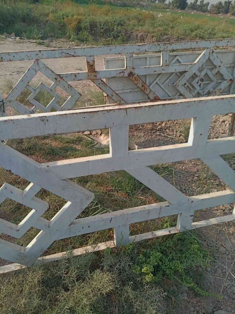 للبيع للبيع مكان اللطيفيه السعر 150 150 وبي مجال  رقم الهاتف ***********
