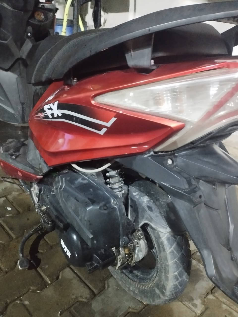 سلام عليكم دراجه نضيفه بس صاله فتره طفت عدي وعفته للبيع مستعجل عله بيعته وهذه رقمي ***********
