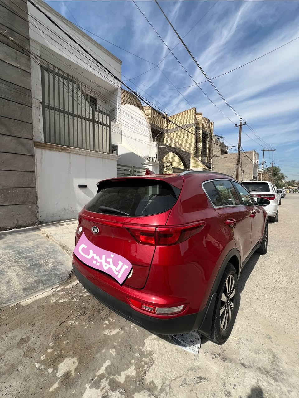 سبورتج مديل ١٧ جيتي اي 
كامره 
تشغيل عن بعد
تادفئه بل كشنات 
ماشيه٢٧ الف كيلو متر
تخم تاير
زنون ثلجي
تحكم مري 
سياره نضيفه داخل وخارج
ضربتهه بس باب السايق فقط
تجي وتشوف بعينك حلاوت السياره
***********
بغداد 
سعر 152  بيه مجال حك الجيه

نص مكتوب في الصور:
- الخميس