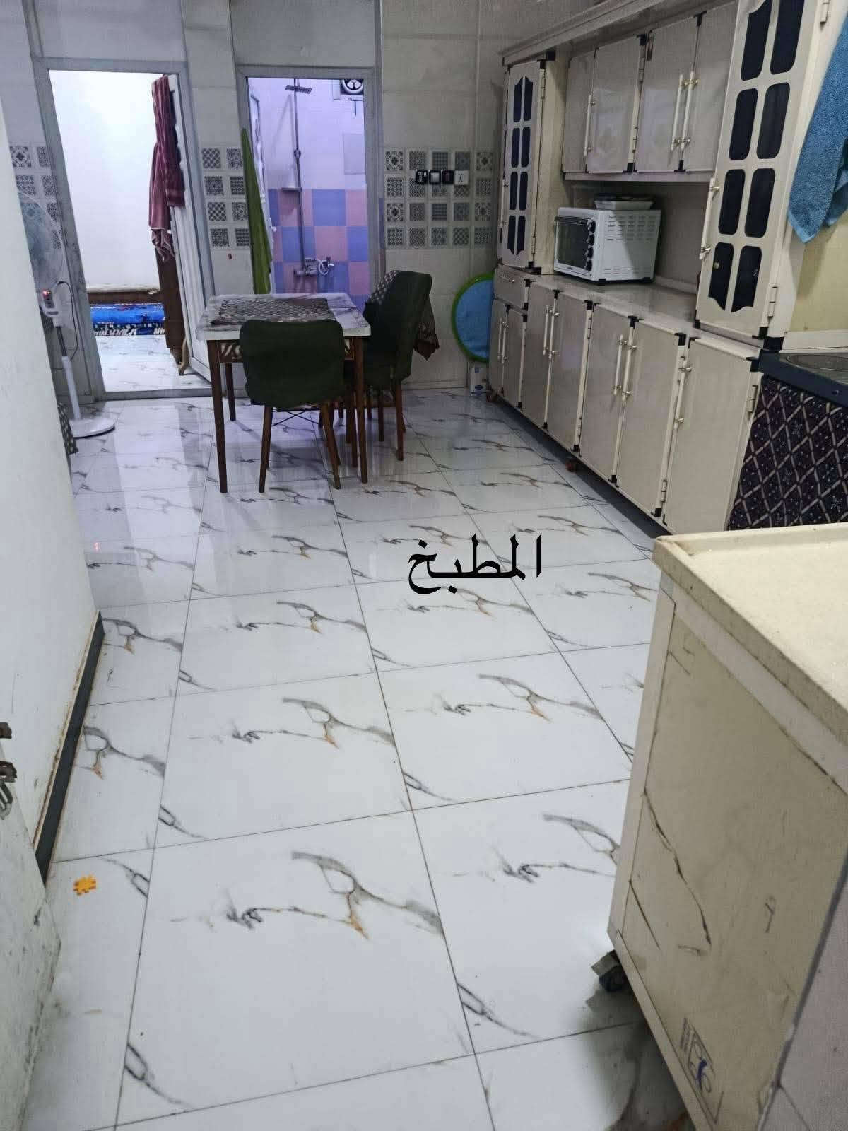🏠 بيت للبيع 100م ركن
📍 البو جاسم – قرب أسواق الجود، مقابل حي الحضارة
البيت مرقم من قبل البلدية ومشمول بالتطويب.
🔹 غرفة
🔹 صالة
🔹 استقبال
🔹 صحيات داخلية وخارجية
🔹 السقف عكادة
🔹 الأساس كونكريت مسلح
🔹 البناء طابوق وبلوك
💰 السعر ٣٠ مليون وبيه مجال قليل للشراي

نص مكتوب في الصور:
- استقبال
- غرفه النوم
- تواليت خارجية
- الصاله
- طارمه
- حمام وتواليت داخليات
- المطبخ