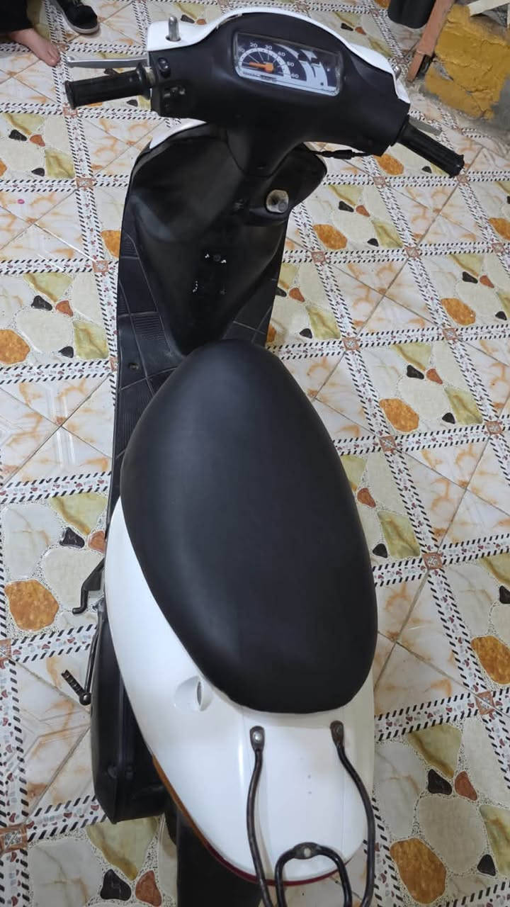 سلام عليكم دراجه ساسوكي للبيع نضيفه اخو الجديد شلعه معدل كهربائياتها شغاله مابيها اي نقص الدراجه مفتوحه سعرها ٣٠٠ وبيها مجال مكاني المجر تواصل *********** اتصال+ واتساب
