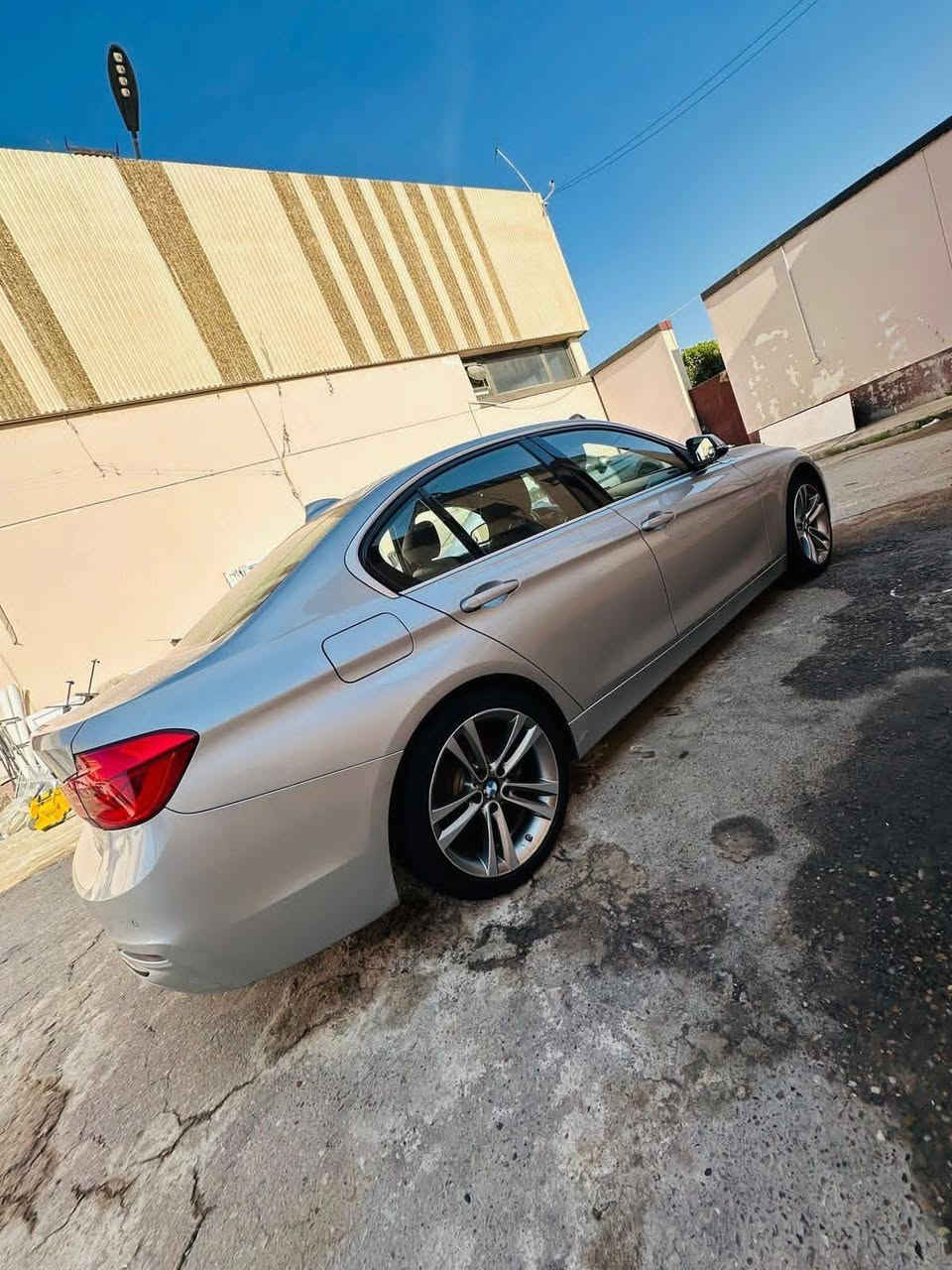 للبيع/BMW/ 330/ 2018
المحرك (B48) 2.0 T
وارد امريكي بدون حادث 
الحاله / تقرير وبشرط قطرة ماء مابيها تجي تفحص وين ميعجبك 
السيارة بحاله ممتازة (صفر مسج )
المواصفات 
فتحة سقف 
شاشة + مقاعد جلد كهرباء  ميموري وخزن والكشن 3 قطع / صندوق كهرباء 
تدفئة كشنات + تدفئة الاستيرن 
داتا شووو 
السيارة بحاله ممتازة وماشيه 81000
السعر / 180/ تم تنزيل السعر  
الاتصال / *********** 
*********** / علي

