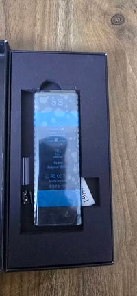 بطارية ايفون 5s جديدة غير مستخدمه قيم واخذ