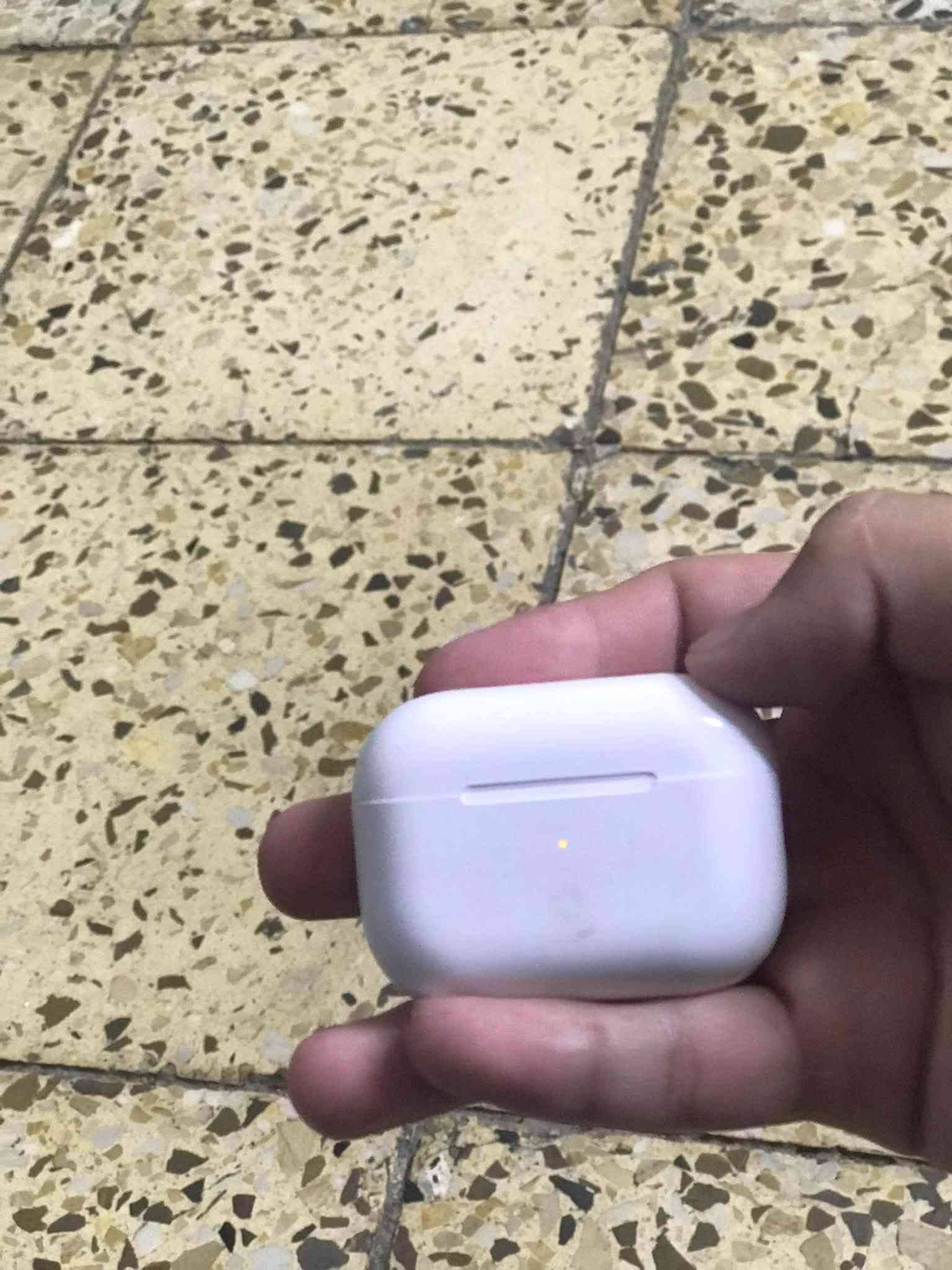 سلام عليكم ذن للبيع ع وضعهن شغالات شحن طبيعي تايبسي ماعرف يا جيل بس اصليت قيم وطي سعر  رقمي ***********

نص مكتوب في الصور:
- الإعدادات Bluetooth Bluetooth يمكن اكتشافه الآن باسم "iPhone" أجهزتي AirPods Pro متصل الدراجي غير متصل AirPods Pro ٨٨٪ ١٠٠٪ إيقاف حتى الغد
- Asiacell
- ١٢:٠٦ ص
- ٩%
- Bluetooth
- AirPods Pro
- استمتع بتجربة صوت غامر ثلاثي الأبعاد يتبع حركة iPhone في الأصوات والفيديوهات المدعومة. يمكنك تشغيل "الصوت المكاني" في مركز التحكم. فقط المس مطولاً شريط مستوى الصوت ثم انقر على "الصوت المكاني".
- الميكروفون
- تلقائي
- حول
- اسم الطراز
- رقم النموذج
- A2084
- الرقم التسلسلي
- GWXZD0ZPLKKT
- الإصدار
- 2B588
- انتهت صلاحية التغطية
- قطع الاتصال
- إلغاء حفظ هذا الجهاز
- Asiacell ١٢:٥٦ ص ٩% AirPods Pro Bluetooth الاسم AirPods Pro ضبط الضجيج إلغاء الضجيج متوقف شفافية الصوت اضغط مطولاً على AIRPODS اليسرى Siri اليمنى Siri اختبار ملاءمة القطع الجلدية تأكد من ملاءمة حواف رؤوس سماعات AirPods مع أذنيك لتحديد المقاس الذي يوفر أفضل مستوى إحكام وأفضل أداء صوتي. اكتشاف الأذن تلقائيا تحويل مسار الصوت تلقائيًا من الأجهزة المتصلة إلى AirPods