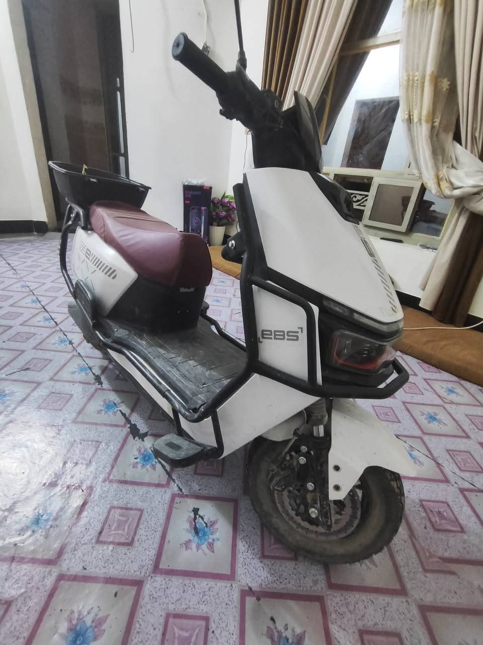 سلام عليكم 
عدي دراجه من نوع Super SAW (أو SAW 
Racing Super)، وتشتهر  
 باسم SAW.
الماركة/الطراز: SAW / Racing Super (موديل eBS / e60). 
الي يعرف بلشحن يعرف الي دا احجي اني 
تجي تفحص وين متريد على راحتك 
الرقم : ‏‪***********‬‏
السعر : 800 وبيه مجال
ادمن وافق
