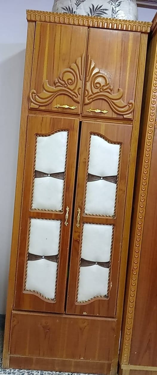 السلام عليكم غرفة اخشاب كاملة  للبيع نضيفه حيل خشب ثقيل شرط درجه اولى السعر 750 للتواصل الاتصال *********** واتساب  او ***********
