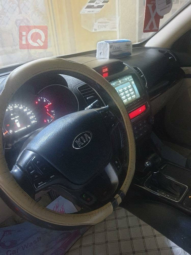 سورينتوا ٢٠١٥ للبيع
٦ سلندر 
٧ راكب 
ابيض رقم بغداد خليجي 
بصمة وترحيب 
حساسات خلفي امامي وكاميرا 
٣ قطع تبريد 
السعر ١٦٠ وبي مجال 
مكان السيارة الدجيل 
للتواصل ***********
