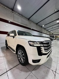 لاندكروزر GXR • ٢٠٢٤ • ماشيه ٢٥٠٠٠