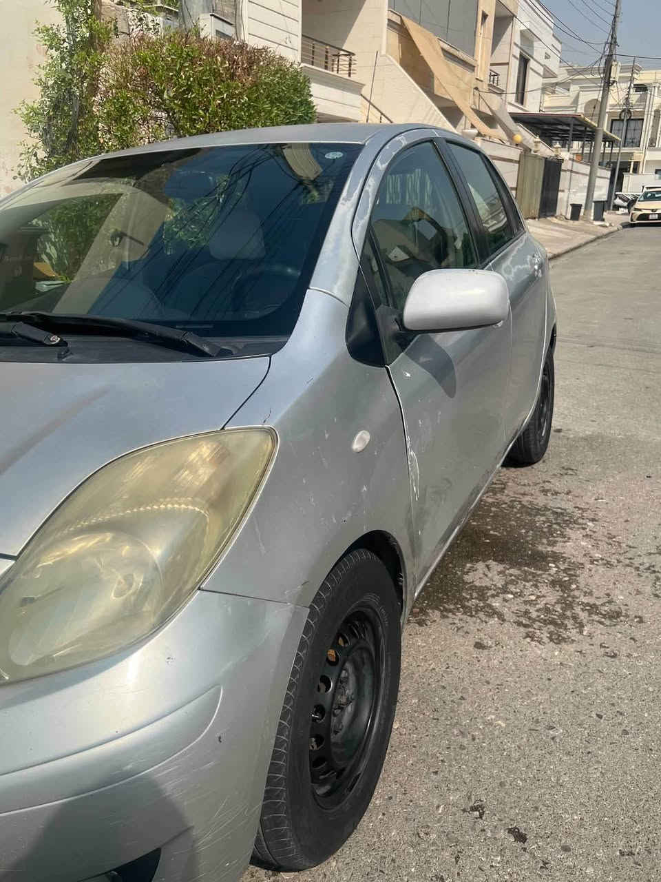 Toyota Yars 2011.

***********

یارس مۆدیل ٢٠١١ .
سێ پارچەی سبوغە پشت و پێش کەپس .
هەندەک سپی بونەوەی هەیە دیارە .
ڕەقەم و سەنەوی نوێیە .
سعری ٦٧$ وەرەقە و کەمەک مەجال .

*********** أربيل, العراق
